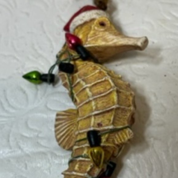 Seahorse w/Santa Hat Christmas Lights Holiday Hanging Ornament 1.5"x4" - Picture 4 of 8